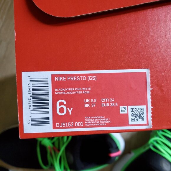 Nike Kids Sneakers in Black, Green, and Pink - Picture 10 of 11